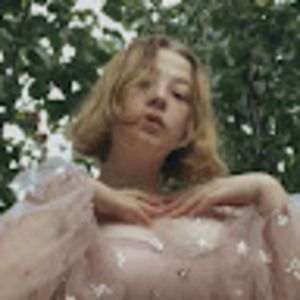 Meet your Posher, Bee